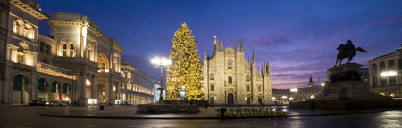 Milan, Italy: Panoramic view of the Cathedral with the illuminated Christmas tree, the Cathedral of the Vittorio Emanuele II Gallery on the left.のeditorial素材