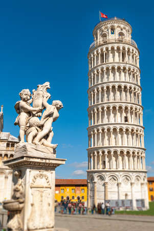 Shot of the leaning tower of Pisa, in the Italian region of Tuscany, taken on a sunny dayのeditorial素材
