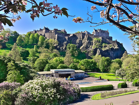 Edinburgh castle on the hill in a spring dayのeditorial素材