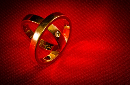 wedding rings on red fabricの写真素材