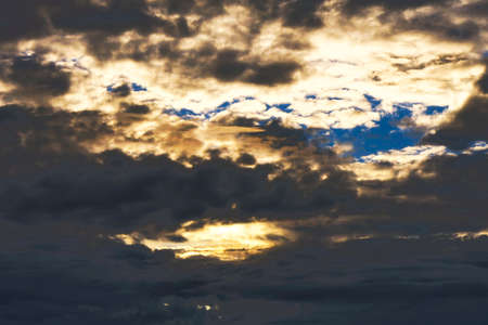 Cloudy sunset in Londonの写真素材