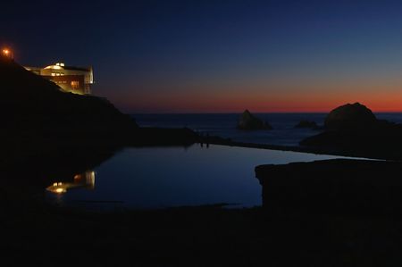 twilight near the cliffhouse resturant in San Franciscoの写真素材