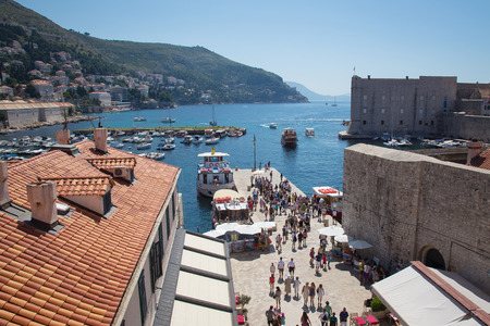 View to the Dubrovnik old town, Croatia.のeditorial素材