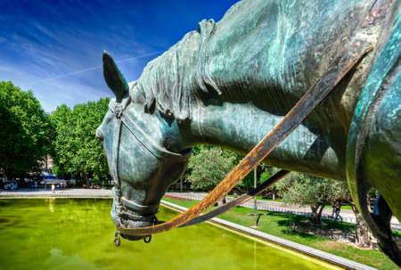 Statue of a horse in the park of the city of Barcelonaの写真素材