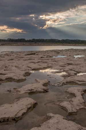 Tide pools and God rays at Falls On The Ohio State Parkの写真素材