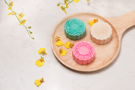 Traditional mooncakes on table setting. Snowy skin mooncakes. Chinese mid autumn festival foods.の写真素材