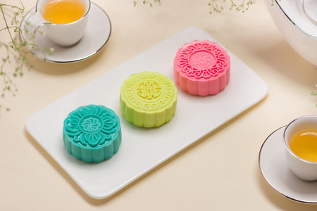 Traditional mooncakes on table setting. Snowy skin mooncakes. Chinese mid autumn festival foods.の写真素材