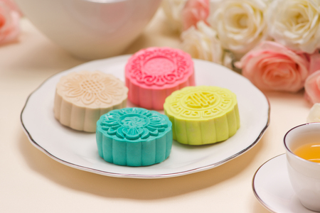 Traditional mooncakes on table setting. Snowy skin mooncakes. Chinese mid autumn festival foods.の写真素材