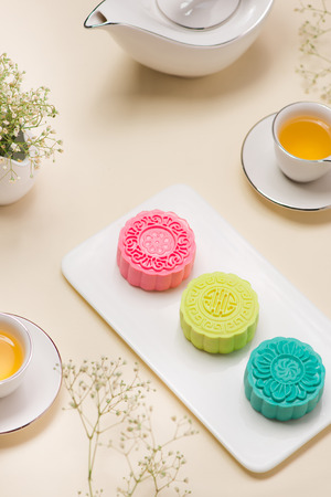 Traditional Chinese mid autumn festival food. Snowy skin mooncakes.の写真素材