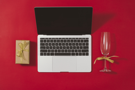 Flat lay, top view office table desk. Workspace with laptop and christmas decorations on white backgroundの写真素材