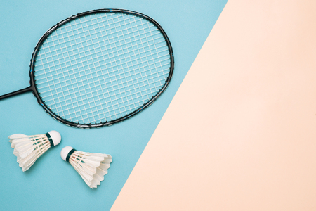 Shuttlecock and racket for playing badminton on a pÃ¡stel color background. Minimalism. Concept summer razlechenyの写真素材