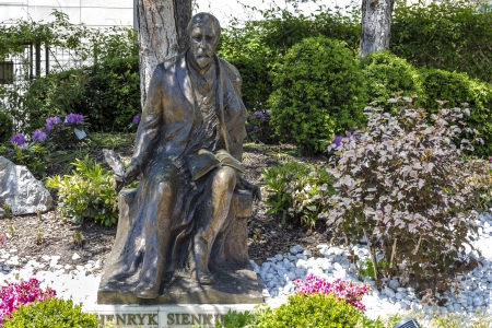 VEVEY - MAY 23: Monument to the Polish writer Henryk Sienkiewicz, the Nobel laureate, unveiled on November 25, 2006, made by the sculptor Gustaw Zemla in Vevey in Switzerland on May 23, 2013のeditorial素材
