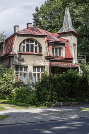 ZAKOPANE - JULY 17  Villa Mak, brick building built in 1914 with historic features listed in the municipal register of architectural heritage at Zamoyskiego street in Zakopane, Poland on July 17, 2013のeditorial素材