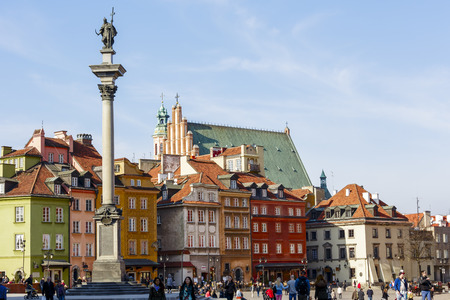 WARSAW, POLAND - MARCH 14, 2014  Statue of King Zygmunt III Waza and townhouses , Castle Square at the Old Town destroyed up to the basement during World War II, rebuilt in the years 1949-1958 のeditorial素材