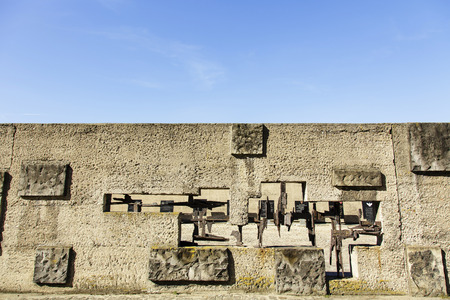 WARSAW, POLAND - SEPTEMBER 24, 2014: The Wall mage of concrete with symbolic sculptures by Tadeusz Lodziana and Stanislaw Slonina, the wall surrounds the area formed in 1965 Pawiak Prison Museumのeditorial素材
