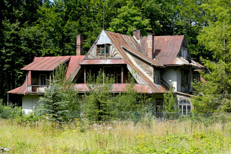 Zakopane, Poland - August 16, 2017: Old villa that is named The Borek dates back to year 1897. This building looks very neglectedのeditorial素材