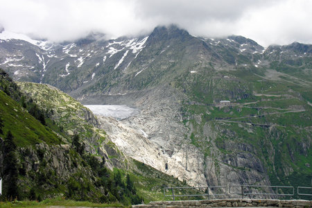 View of the Grimsel Pass landscape. We can see the features of this high mountain pass crossing the Bernese Alps and it is located on the border between the cantons of Bern and Valais. Switzerland.の写真素材