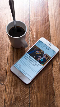 Spain. 03, 26, 2021. Smartphone screen with the front page of the newspaper El Pais. World Day of the written press. Press reading on mobile device.のeditorial素材