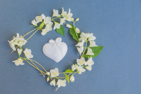 White jasmine flowers on a dark background empty space for your text, top viewの写真素材