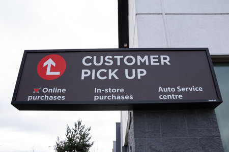 Courtenay, Canada - November 21,2020: View of Customer Pick Up Sign at local Canadian Tire Store in Courtenayのeditorial素材