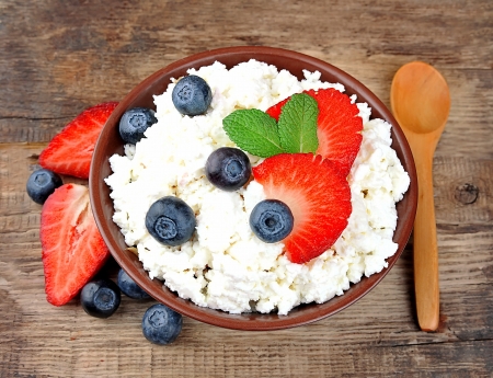Cottage cheese with berries on wooden tables Home cuisineの写真素材