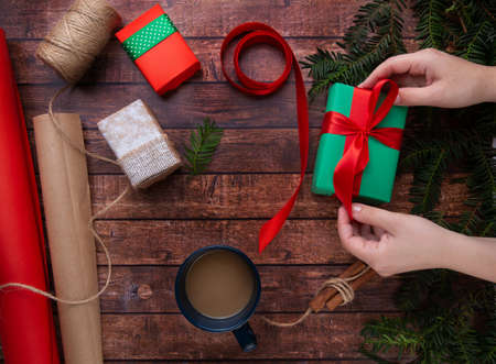 Hands of the girl who tie ribbons to giftsの写真素材