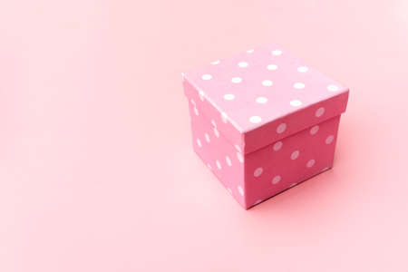 Gift box on paste pink