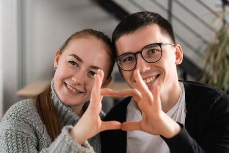 Closeup of couple making heart shape with handsの写真素材