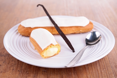 vanilla eclair