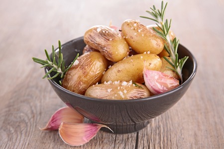 fried potatoes with garlic and rosemaryの写真素材
