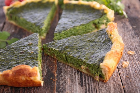 spinach quicheの写真素材