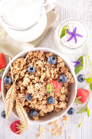 bowl of muesli with berryの写真素材