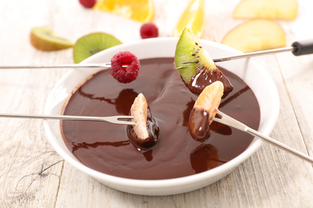 chocolate fondue with fruitsの写真素材