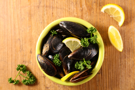 mussel, lemon and parsleyの写真素材