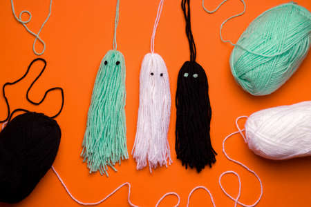 DIY Halloween thread ghost step by step. The fourth image. Glue the ghosts of the eyes. Doneの写真素材