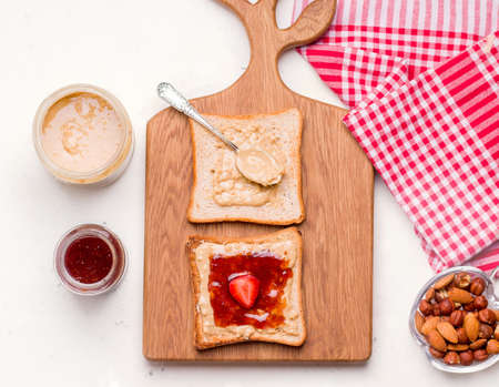 cooking peanut butter and jelly sandwichの写真素材