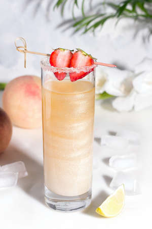 Refreshing summer drink with shimmerの写真素材