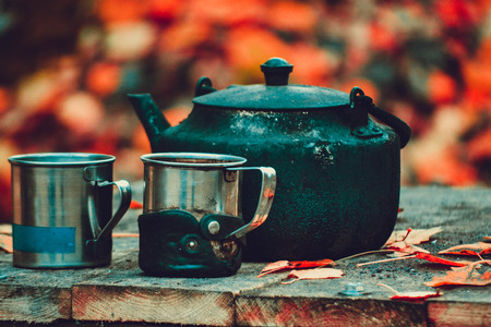 old iron kettle and two mugs with  filterの写真素材