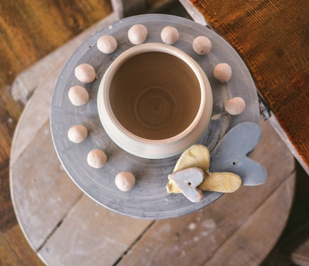 Clay pot on top of a potters wheel. Abstract top view of a ceramic potの写真素材