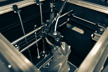 Automatic three dimensional 3d printer performs plastic.