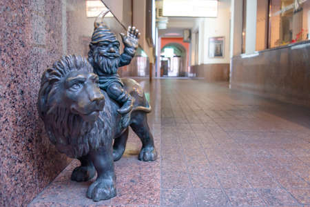 Wroclaw, Poland - December 12, 2019: Bronze sculpture of a dwarf riding a lion and waving hello in Rynek square in Wroclaw, Polandのeditorial素材