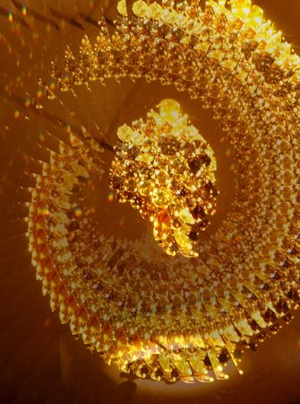 Yellow diamond illusion