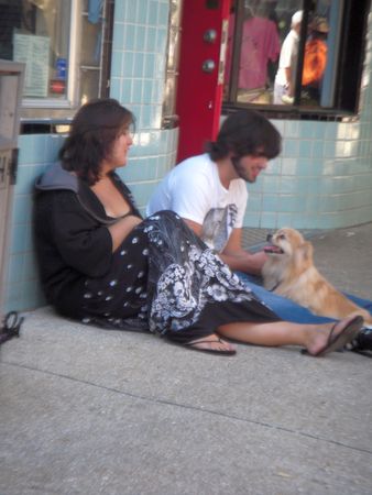 October 9, 2010 - St. Augustine - Visitors and their four-legged friend enjoying a brief rest at St. George Streetのeditorial素材