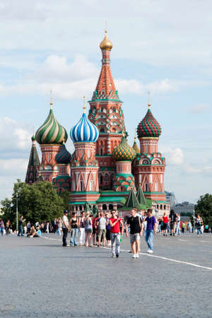 Moscow, Russia; 08012022: Many tourists around Saint Basil Cathedral in Red Square. Beautiful summer day.のeditorial素材