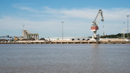 Harbor crane and carrying chain at Bordeaux. Franceのeditorial素材