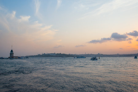 One of the iconic symbols of Istanbul, the Maidenâs Tower sits on a tiny islet in the Bosphorus near ÃskÃ¼dar. Built as a watchtower and later used as a quarantine station, it has a rich history stretching back to Byzantine times. You can go inside, but itâs enough to see it from a ferry or the ÃskÃ¼dar because it is too expensive.の写真素材