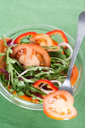 Healthy green salad, with tomatoes, pepper, onion and rucola. の写真素材