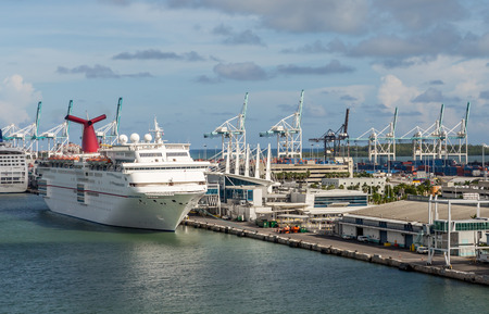 MIAMI, USA - SEPTEMBER 06, 2014 : The Port of Miami with cruise ship on September 06, 2014 in Miami.のeditorial素材