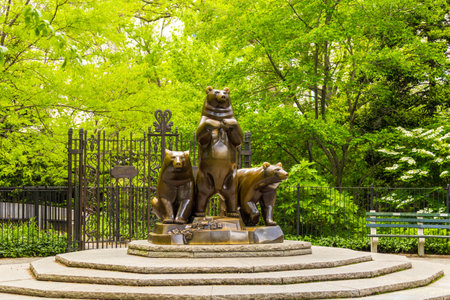 New York, USA - May 15, 2019: Three Bears statue by Paul Manship in Central Park in New Yorkのeditorial素材