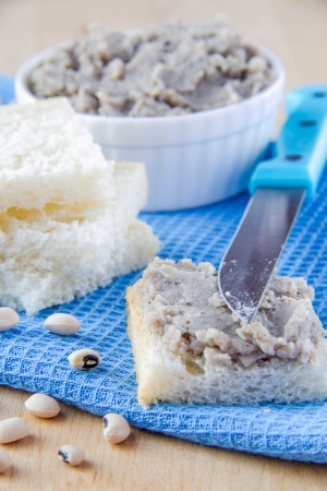 The spread of white beans on breadの写真素材